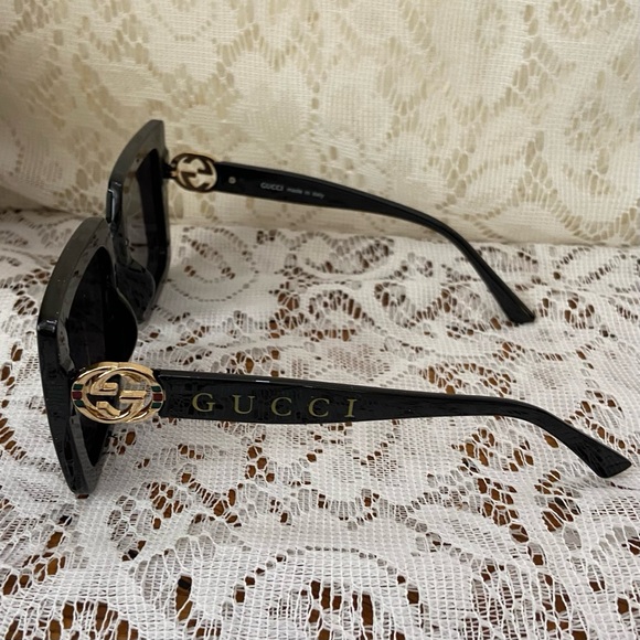 Gucci, Italy, Oversized Black Sunglasses with Original Box and Soft Case - Picture 10 of 11
